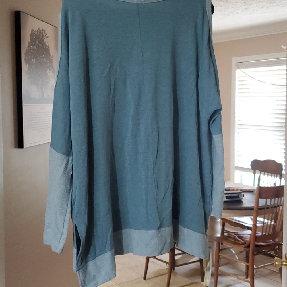 Again Cold Shoulder Top - Picture 3 of 3